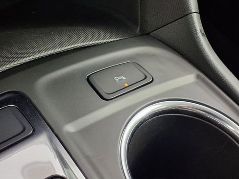 Used 2022 Chevrolet Equinox LT image 25