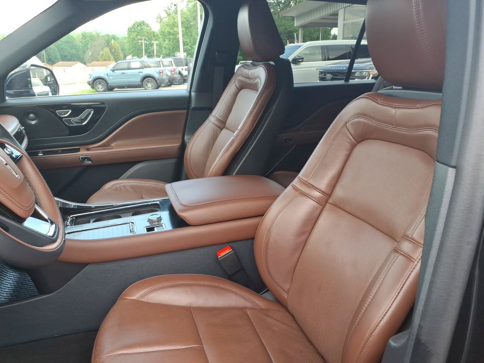 Used 2025 Lincoln Aviator Reserve w/ Illumination Package AWD/4WD image 5