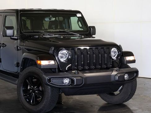Used 2022 Jeep Wrangler Unlimited Sahara AWD/4WD image 6