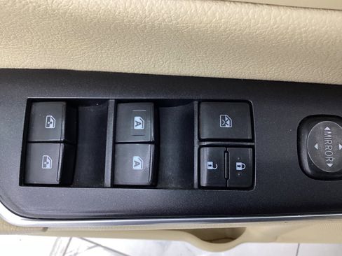 Used 2015 Toyota Camry LE image 37