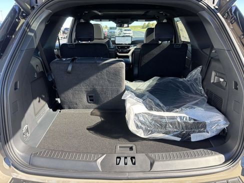 New 2026 Ford Explorer ST-Line w/ ST-Line Street Pack image 9