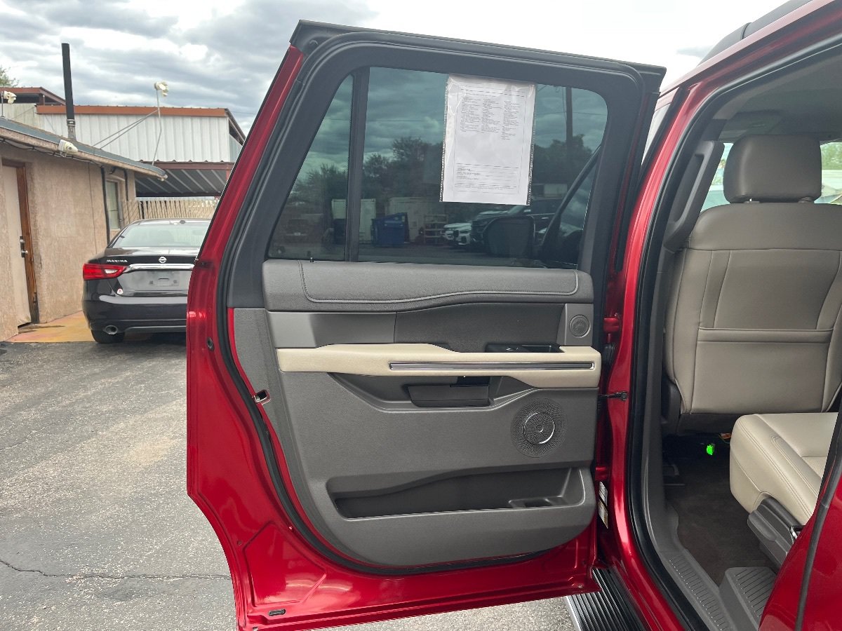 Used 2019 Ford Expedition Max XLT w/ Equipment Group 202A AWD/4WD image 31