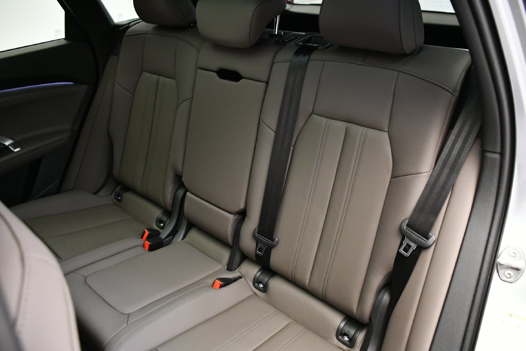 Used 2025 Audi Q5 Premium w/ Convenience Package AWD/4WD image 39