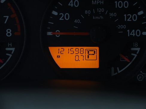 Used 2015 Nissan Frontier SV image 27