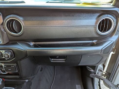 Used 2020 Jeep Wrangler Unlimited Sahara AWD/4WD image 32