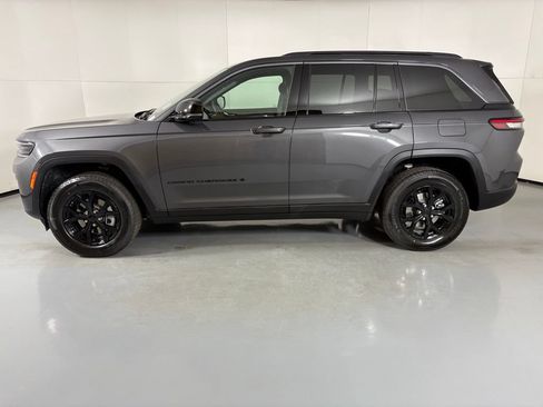 New 2026 Jeep Grand Cherokee Altitude RWD image 5