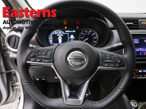 Used 2020 Nissan Versa SR w/ Convenience Package image 10