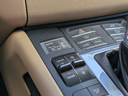 Used 2018 Porsche Macan S image 32