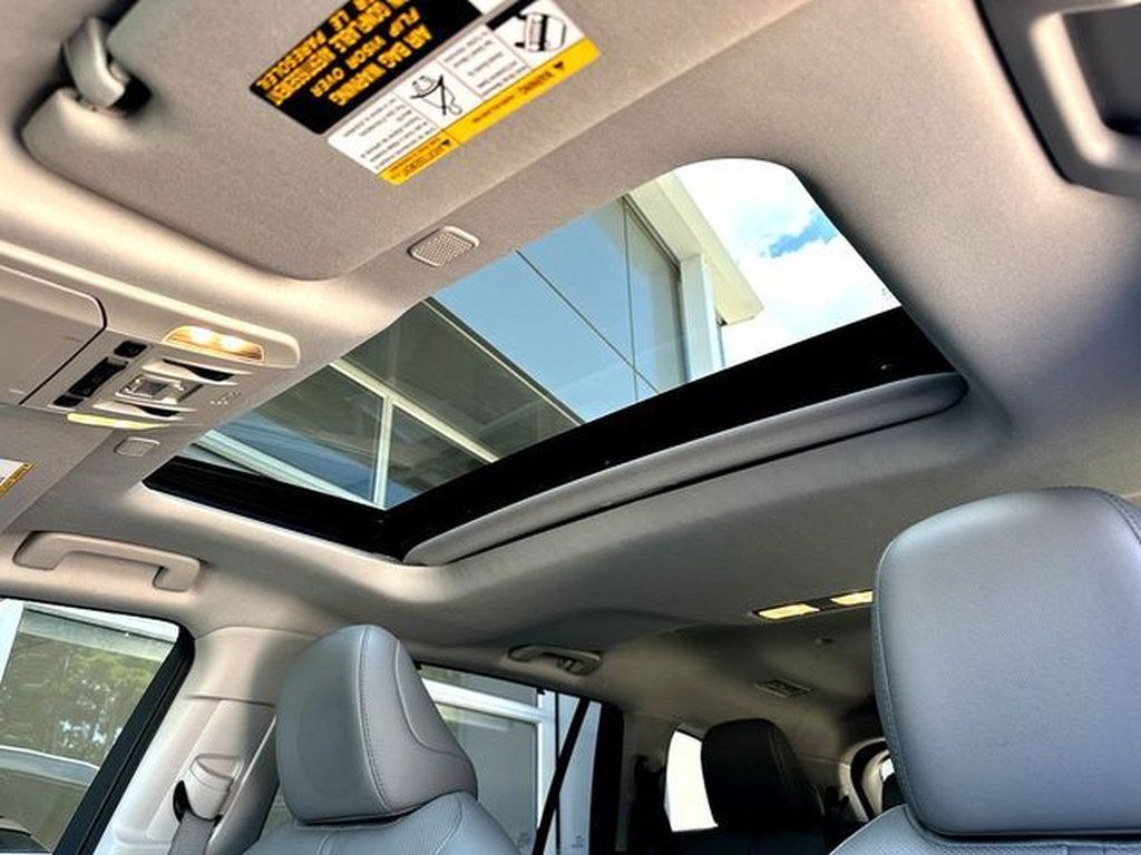 Used 2023 Toyota Highlander Limited FWD image 18