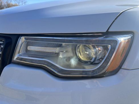 Used 2018 Jeep Grand Cherokee Altitude image 8