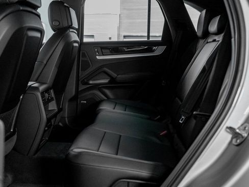 Certified 2025 Porsche Cayenne AWD/4WD image 22