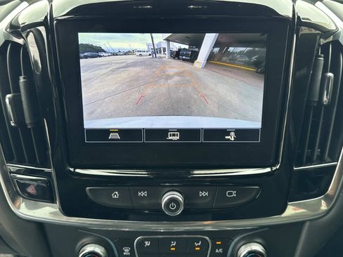 Used 2023 Chevrolet Traverse LT image 42