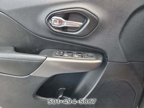 Used 2019 Jeep Cherokee Latitude Plus FWD image 24