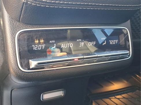 Used 2022 Mercedes-Benz GLS 580 4MATIC image 23
