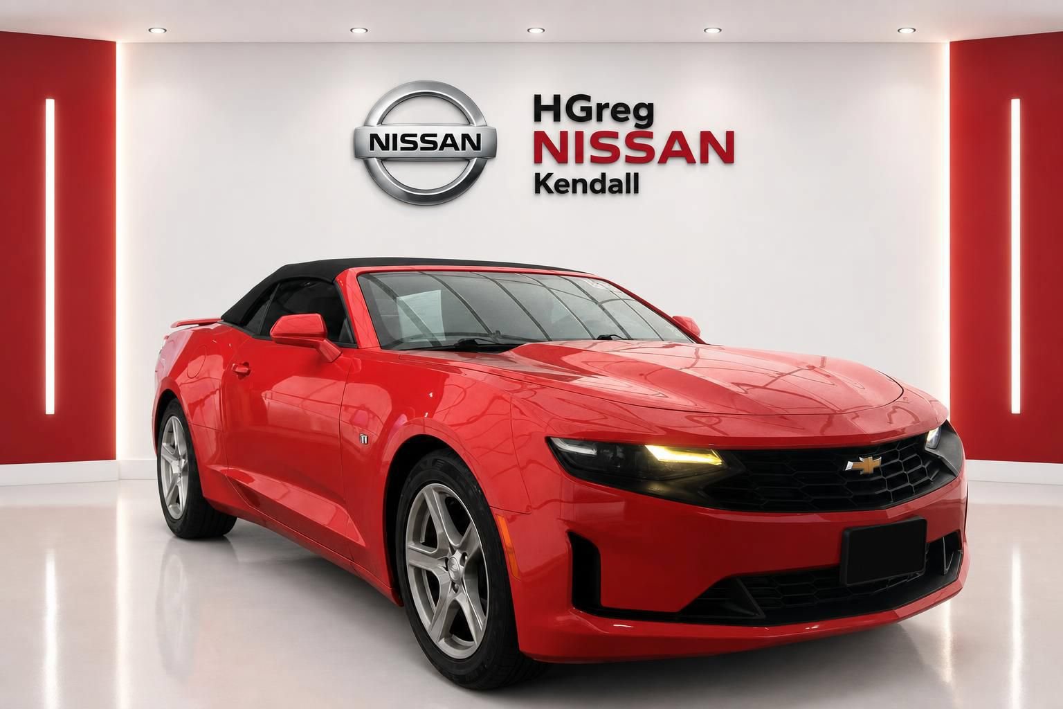 Used 2020 Chevrolet Camaro LT RWD image 3