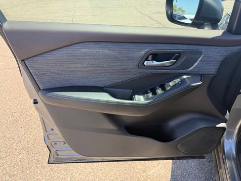 Used 2023 Nissan Rogue SV FWD image 14