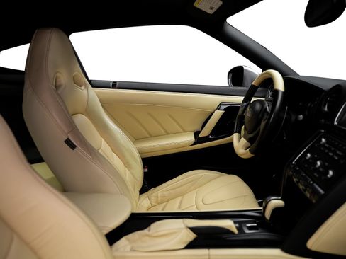 Used 2016 Nissan GT-R Premium AWD/4WD image 59