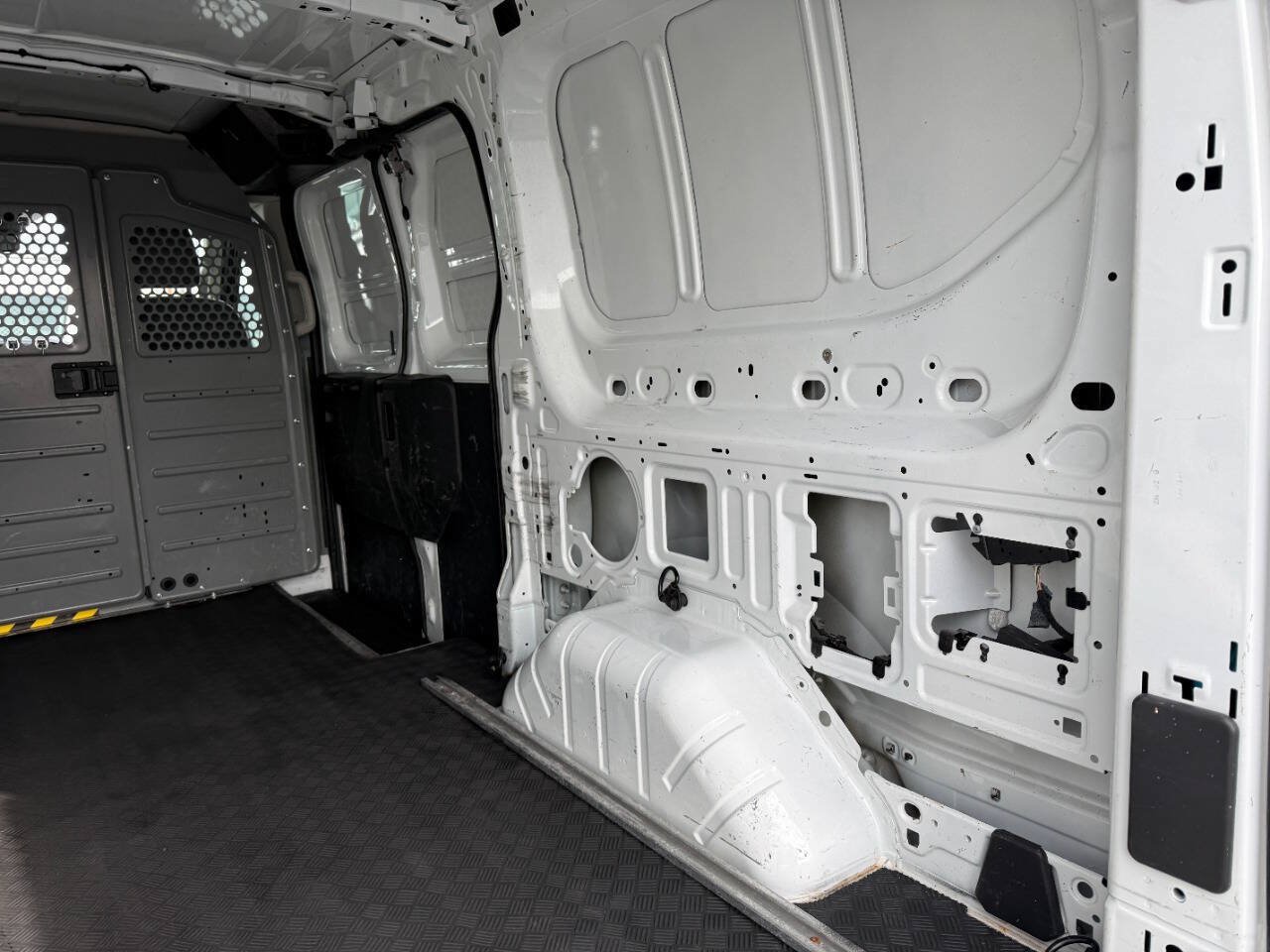 Used 2016 Ford Transit 150 130 Low Roof RWD image 27