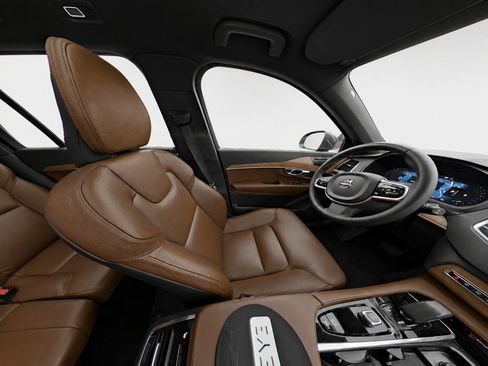 Certified 2023 Volvo XC90 B6 Plus AWD/4WD image 10