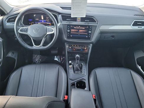 Certified 2022 Volkswagen Tiguan SE image 9