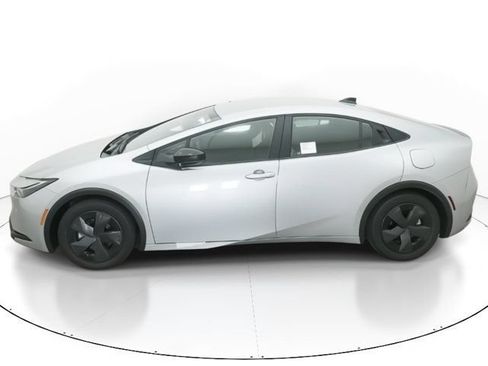 New 2026 Toyota Prius Plug-In Hybrid FWD image 2