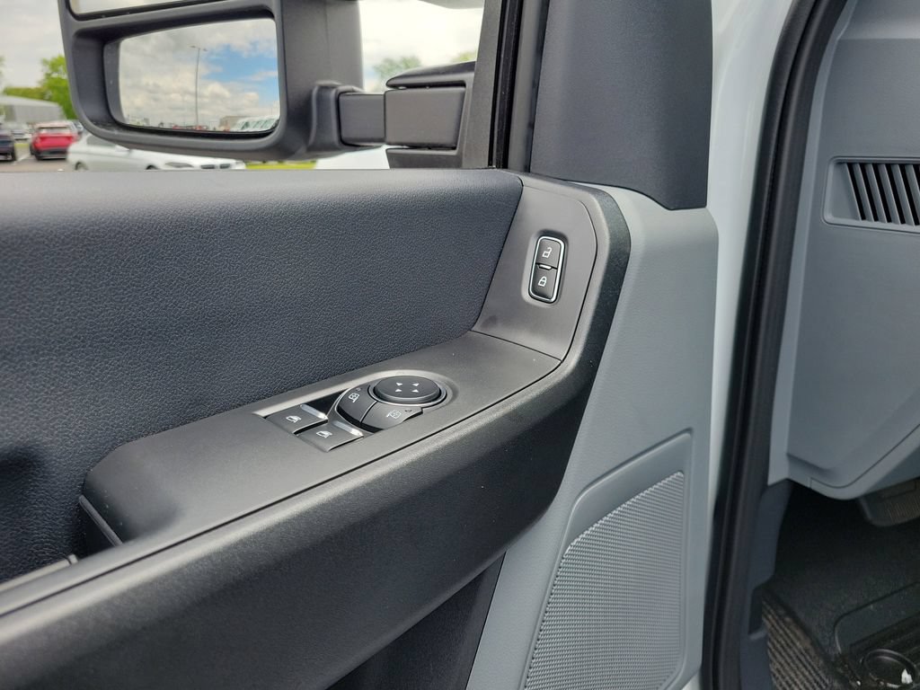 New 2026 Ford F550 4x4 Regular Cab Super Duty image 15