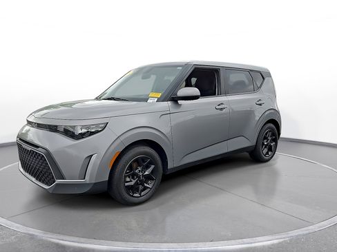 Used 2023 Kia Soul LX w/ Option Group 015 FWD image 4