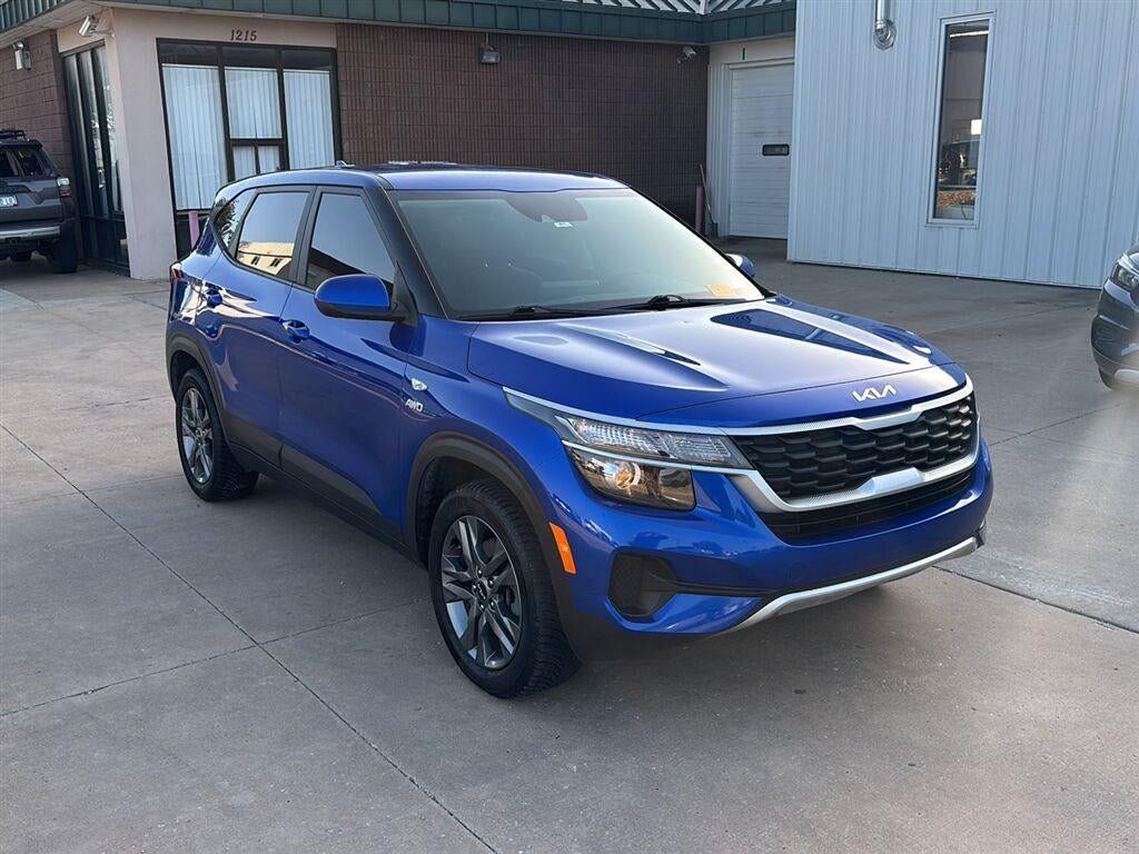 Used 2023 Kia Seltos LX AWD/4WD image 1