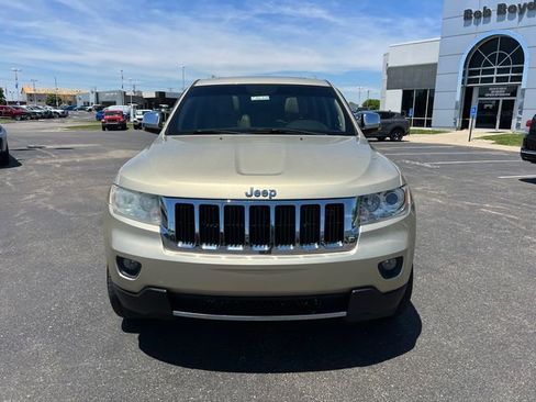 Used 2011 Jeep Grand Cherokee Limited w/ Trailer Tow Group IV AWD/4WD image 2