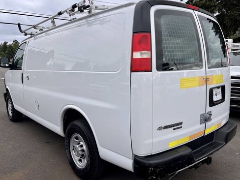 Used 2013 Chevrolet Express 2500 RWD image 4