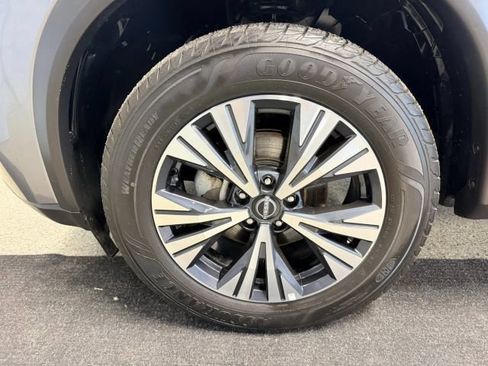 Used 2022 Nissan Rogue SV AWD/4WD image 15
