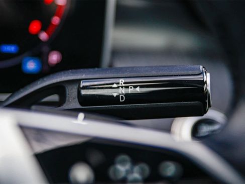 Used 2025 Mercedes-Benz C 300 4MATIC Sedan image 24