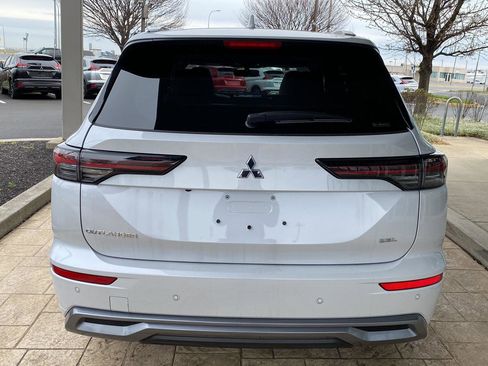 New 2026 Mitsubishi Outlander SEL image 6