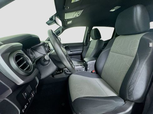 Used 2021 Toyota Tacoma TRD Sport image 8