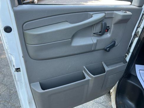 Used 2013 Chevrolet Express 2500 RWD image 15
