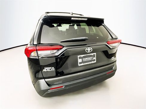 Certified 2022 Toyota RAV4 XLE image 6