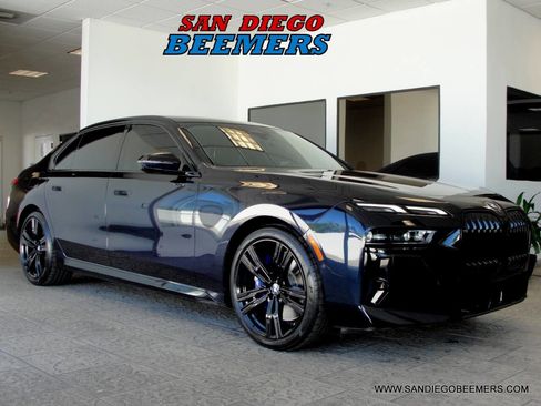 Used 2023 BMW 740i 740i M SPORT PRO+HUD+SWAROVSKI w/ Parking Assistance Package image 6