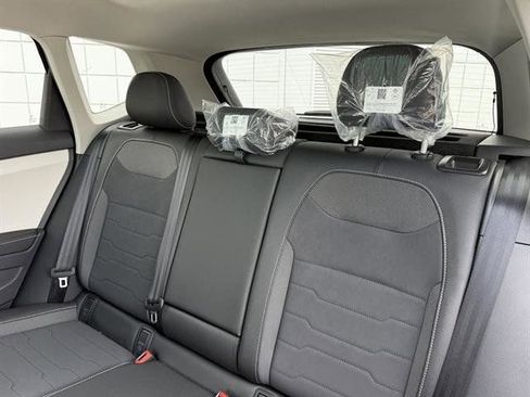 New 2025 Volkswagen Taos SE image 19