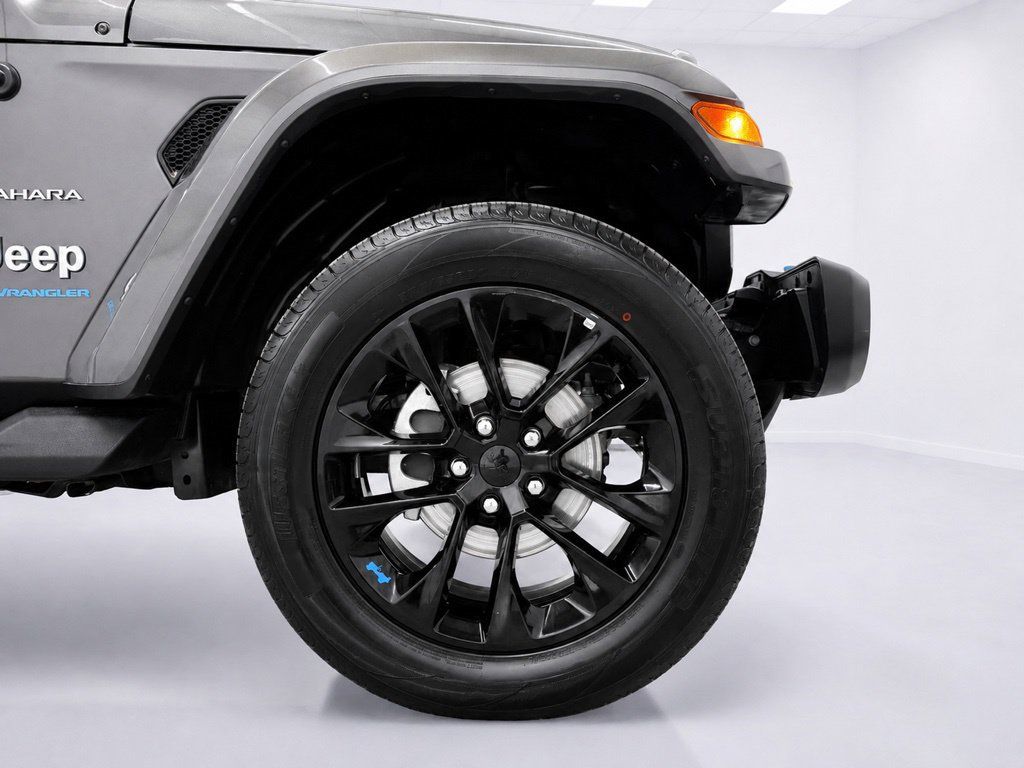 Used 2023 Jeep Wrangler Unlimited Sahara w/ Cold Weather Group AWD/4WD image 10