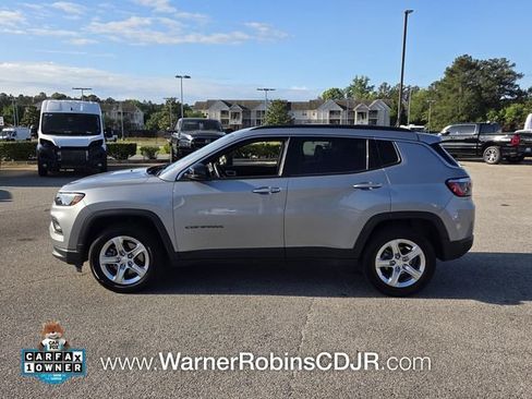 Used 2024 Jeep Compass Latitude AWD/4WD image 4