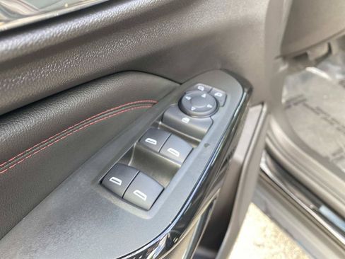 Used 2025 Chevrolet Trax RS w/ Sunroof Package FWD image 17