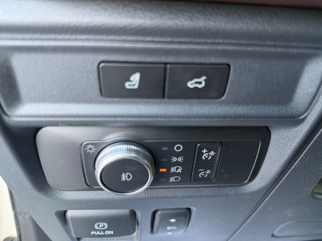Used 2022 Ford Expedition Limited AWD/4WD image 12