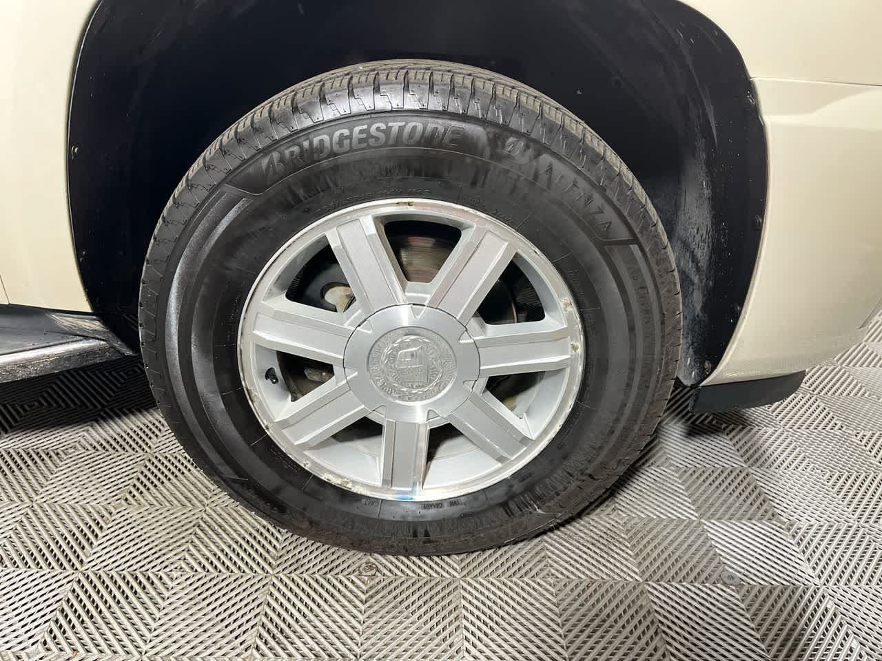 Used 2010 Cadillac Escalade AWD image 10