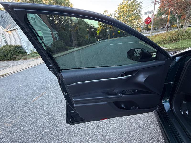 Used 2020 Toyota Camry SE FWD image 29