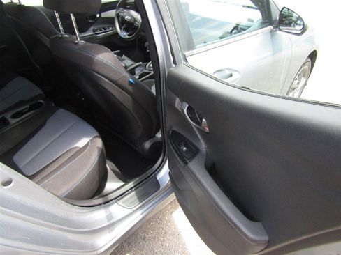 Used 2020 Hyundai Veloster 2.0 FWD image 12