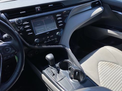 Used 2020 Toyota Camry SE FWD image 15