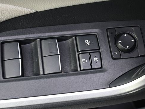 Used 2019 Toyota RAV4 XLE Premium w/ Cold Weather Package AWD/4WD image 23