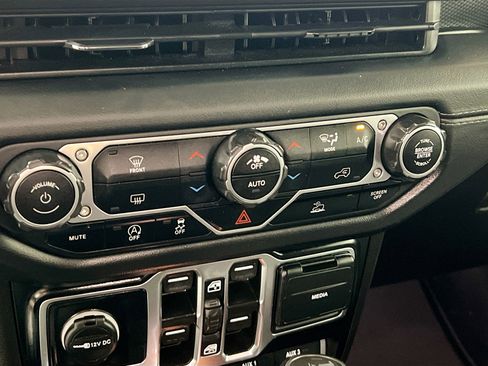 Used 2024 Jeep Wrangler Unlimited Rubicon image 27