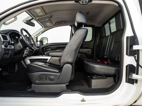 Used 2018 Nissan Titan PRO-4X w/ Pro-4x Convenience Package AWD/4WD image 73