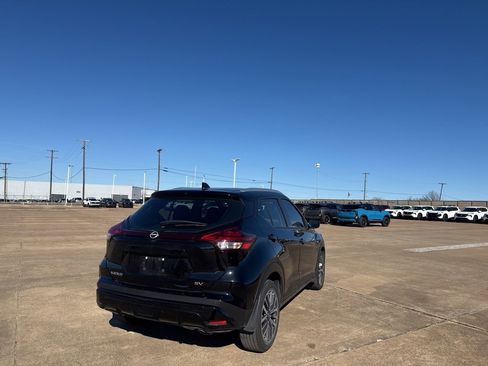 Used 2024 Nissan Kicks SV image 12